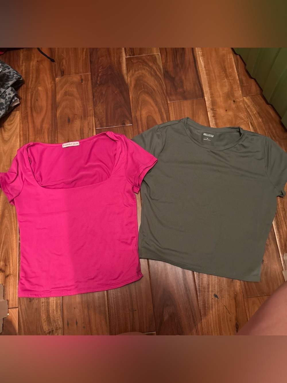 Hollister Olive Green Crop Tee an pink top